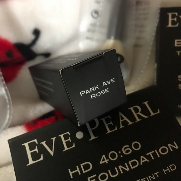 Eve Pearl Makeup Set Foundation, Concealer, Blush Trio, Lipstick & Brushes Deep - Picture 7 of 12